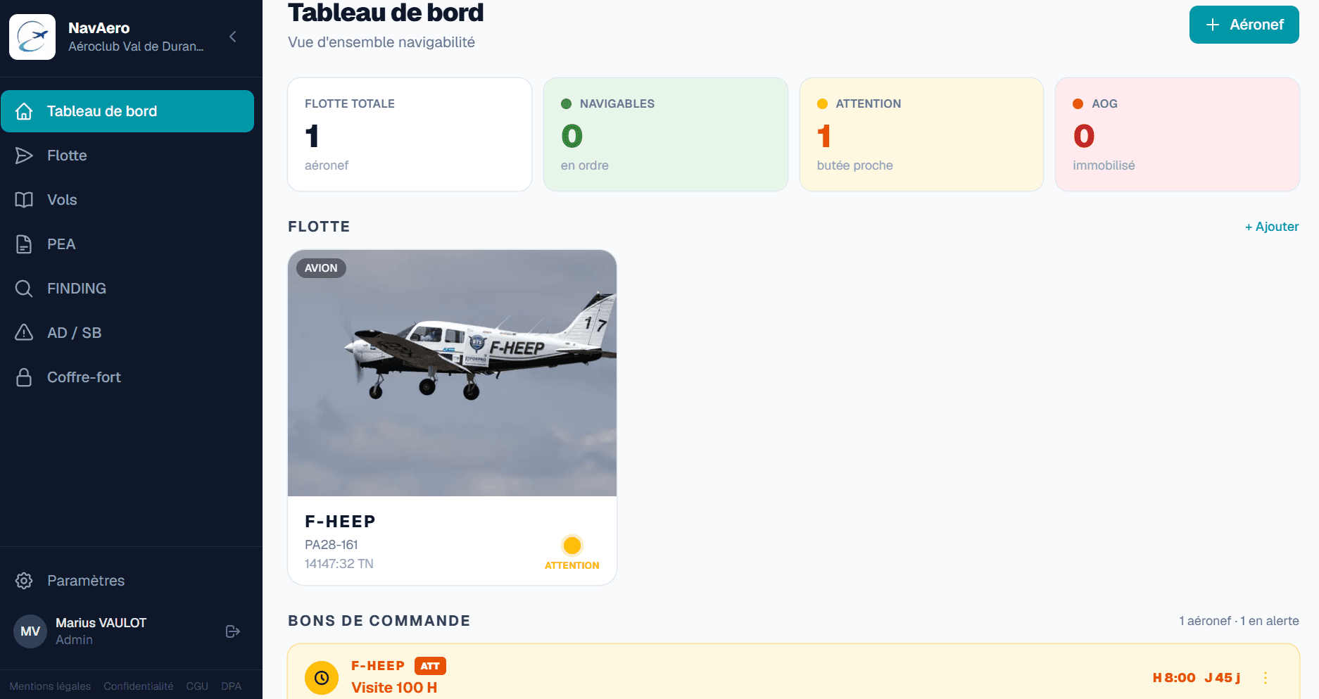 Capture d'écran du tableau de bord NavAero avec statuts de navigabilité colorés (navigable, attention, AOG)